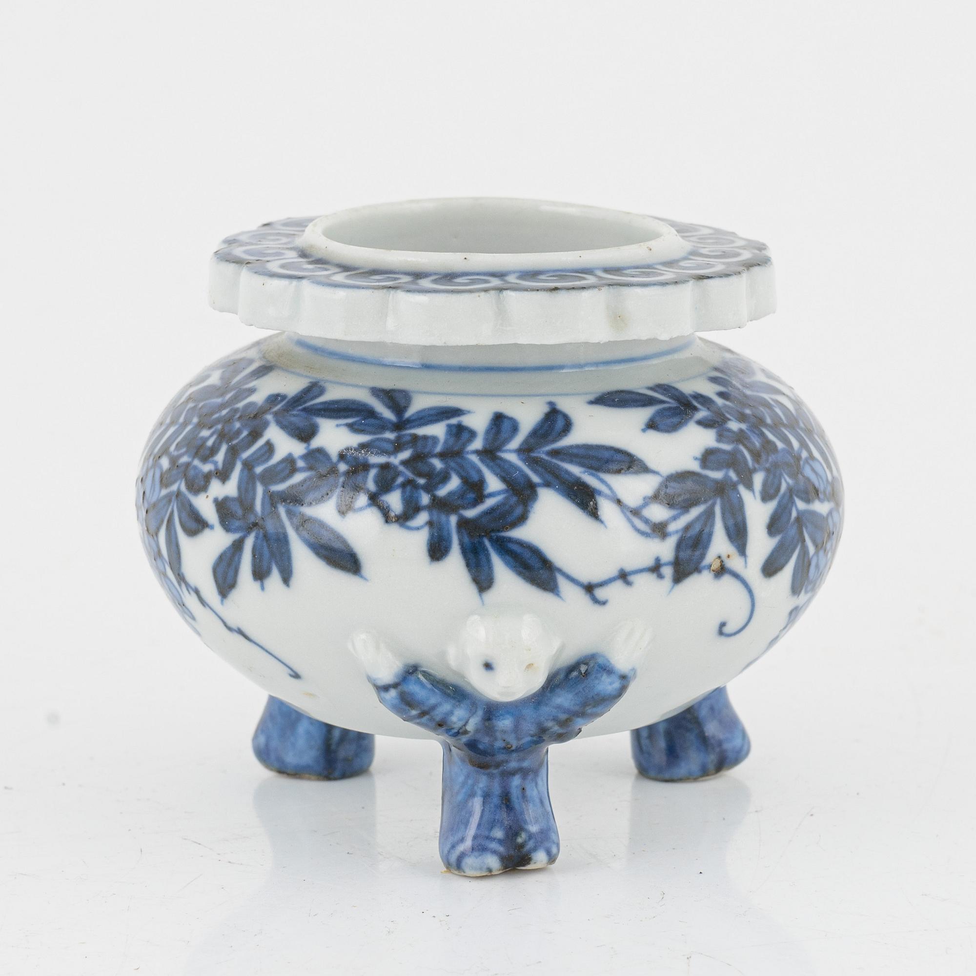 Two porcelain dishes and an incense burner, Japan, 19th century.