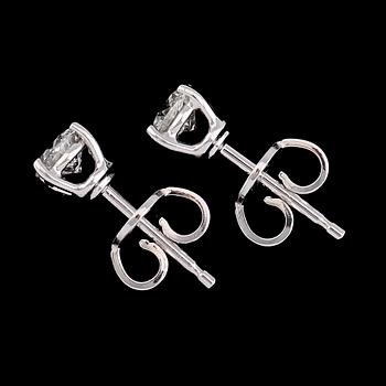 ÖRHÄNGEN, 1 par, 18K vitguld, briljantslipade diamanter tot ca 0.56 ct.