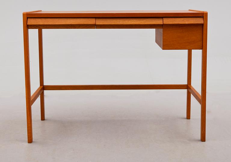 TOALETTBORD, Bertil Fridhagen, Bodafors, 1900-talets mitt.