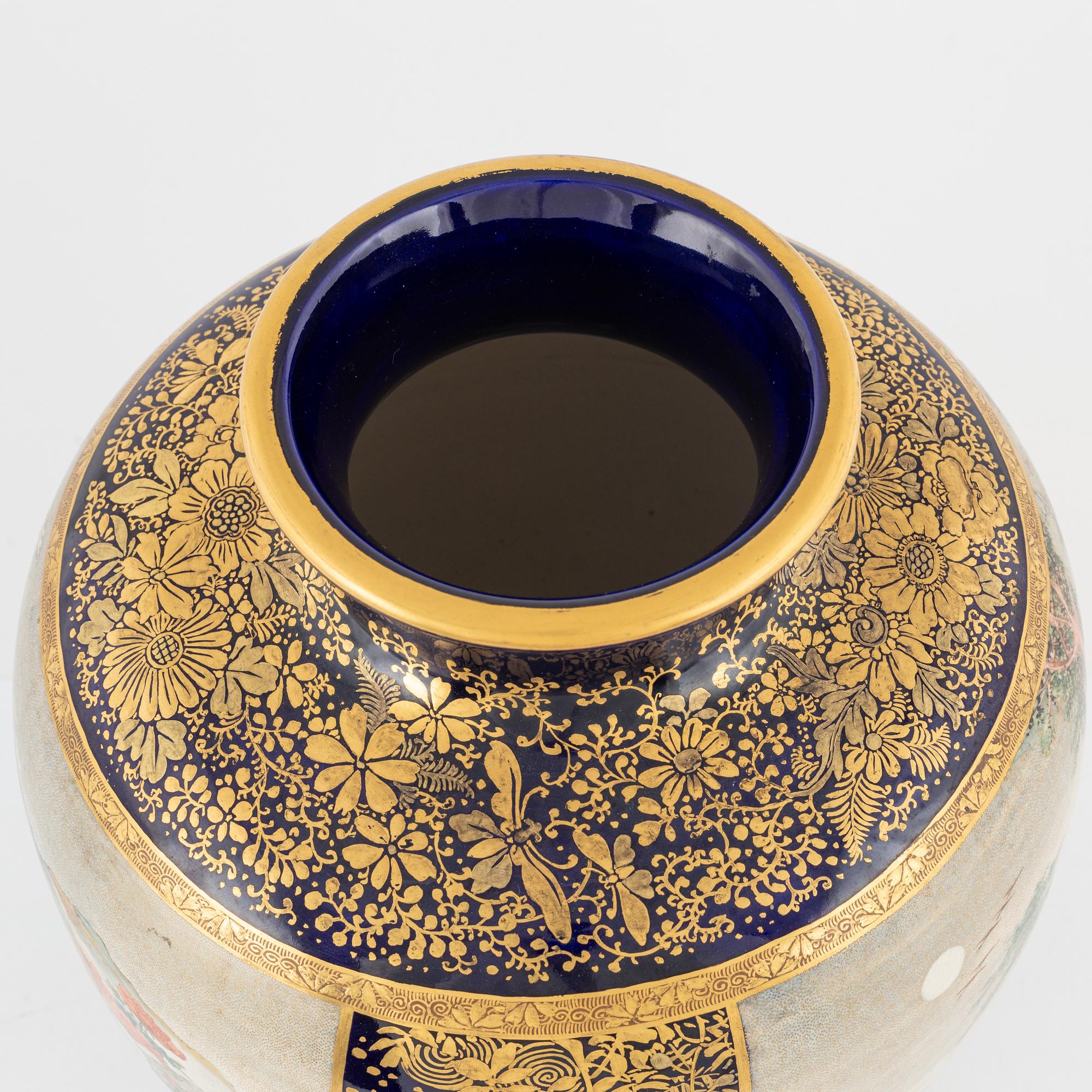 A satsuma-ware vase, Japan, early 20th century.