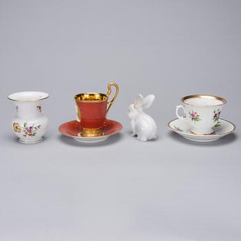 KAFFEKOPPAR, 2 st, VAS och FIGURIN, porslin, KPM, Berlin, 1900-tal.