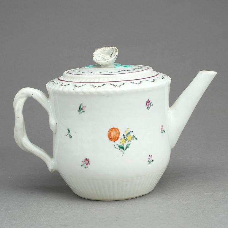 TEKANNA, porslin, Kina, Qingdynastin, omkring år 1800.