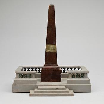 MONUMENT, 1900-tal.