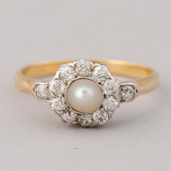 A RING, cultured pearl, old cut diamonds, 18K gold.