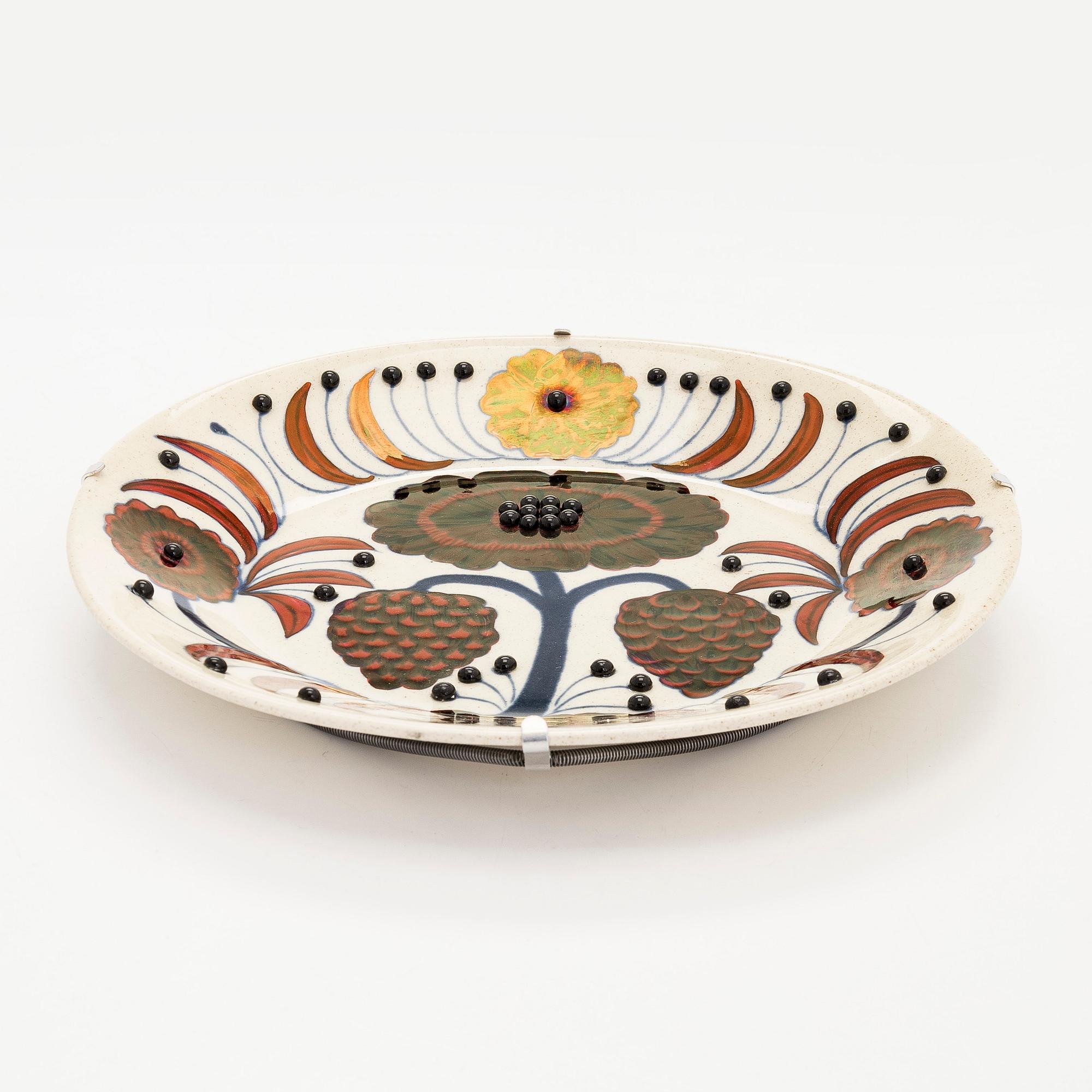 Birger Kaipiainen, a decorative ceramic 'Rose' plate, marked Arabia 1980 Made in Finland, and numbered 897/2000.