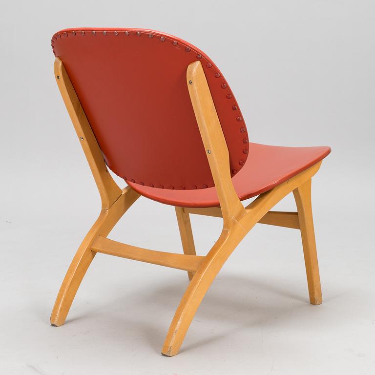 A mid 20th century chair.