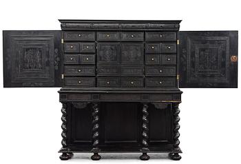 Det Bondeska Skåpet, sannolikt Paris, 1600- samt 1800-tal, Louis XIV och Louis XIV-stil.