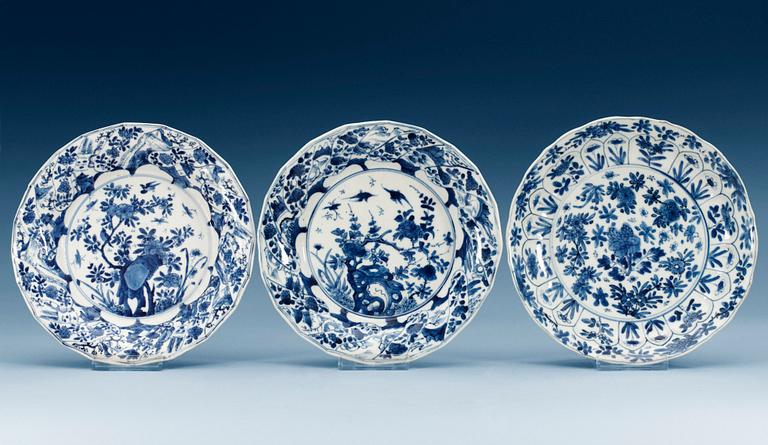 A set of three blue and white dishes, Qing dynasty, Kangxi (1662-1722). (3).