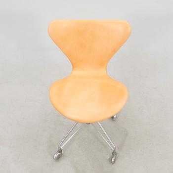 Arne Jacobsen, skrivbordsstol "Sjuan" för Fritz Hansen 1900-talets senare del.