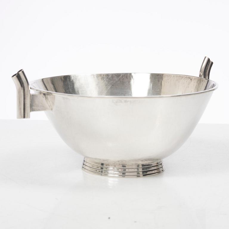 Tore Kullander, a silver bowl with handles, Borås, 1939.