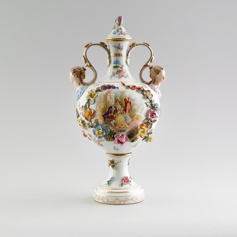 URNA, porslin, 1900-talets första hälft.