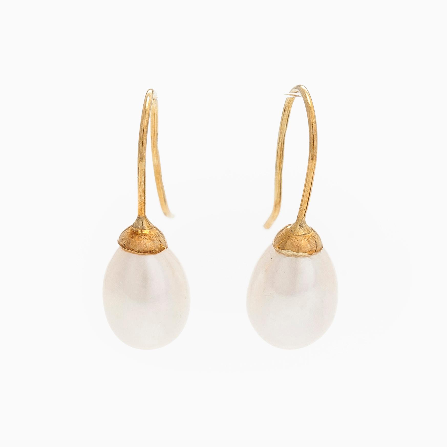 Earrings, cultured pearls, 14K gold.
