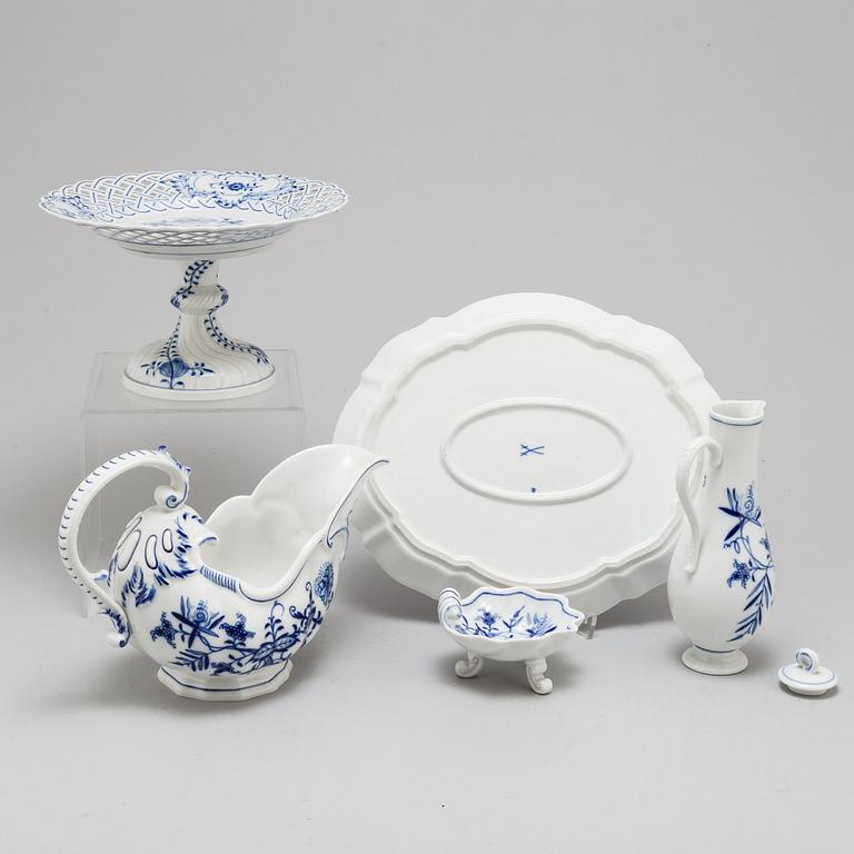 Five Meissen porcelain objects, 20th century.
