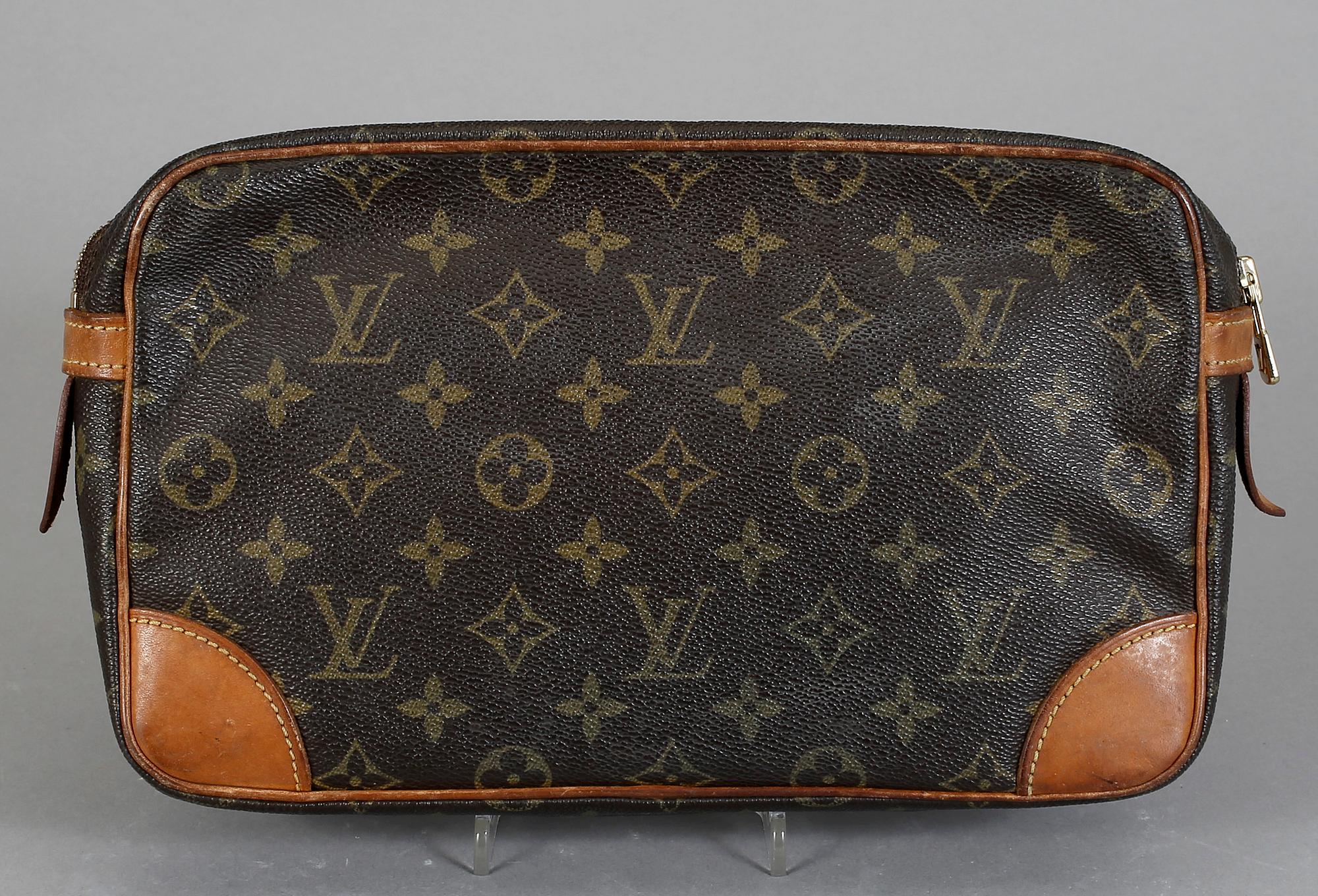 NECESSÄR, Louis Vuitton.