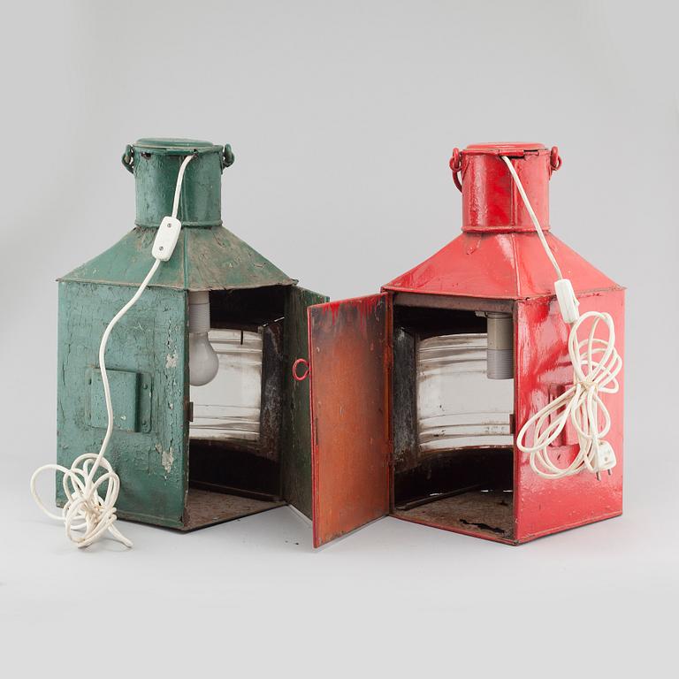 LANTERNOR, ett par, 1900-talets första hälft.