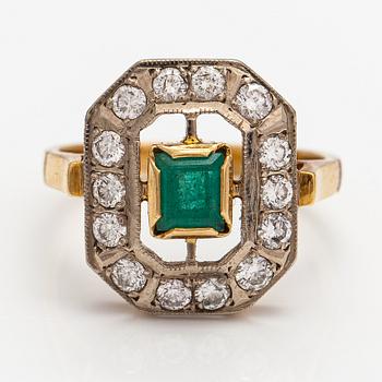 A 17-18K gold ring with an emerald and diamonds ca. 0.56 ct in total. Russia.