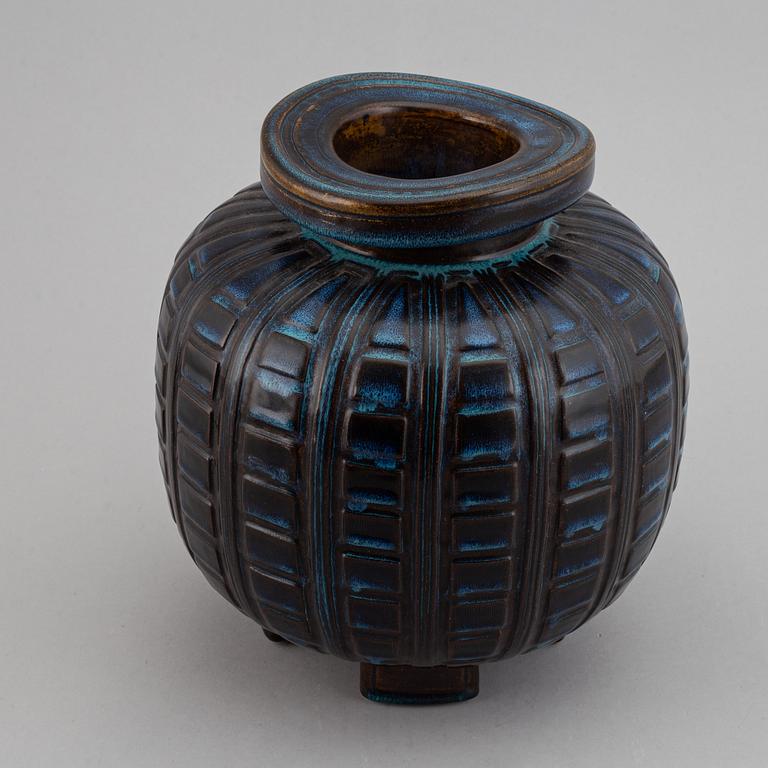 Wilhelm Kåge, a "Farsta" stoneware jar, Gustavsberg studio, Sweden 1952.