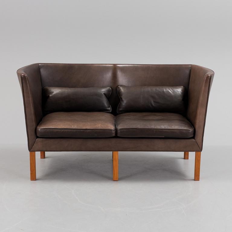 BØRGE MOGENSEN, soffa, modell 2214 Fredericia Furniture, 2000-tal.