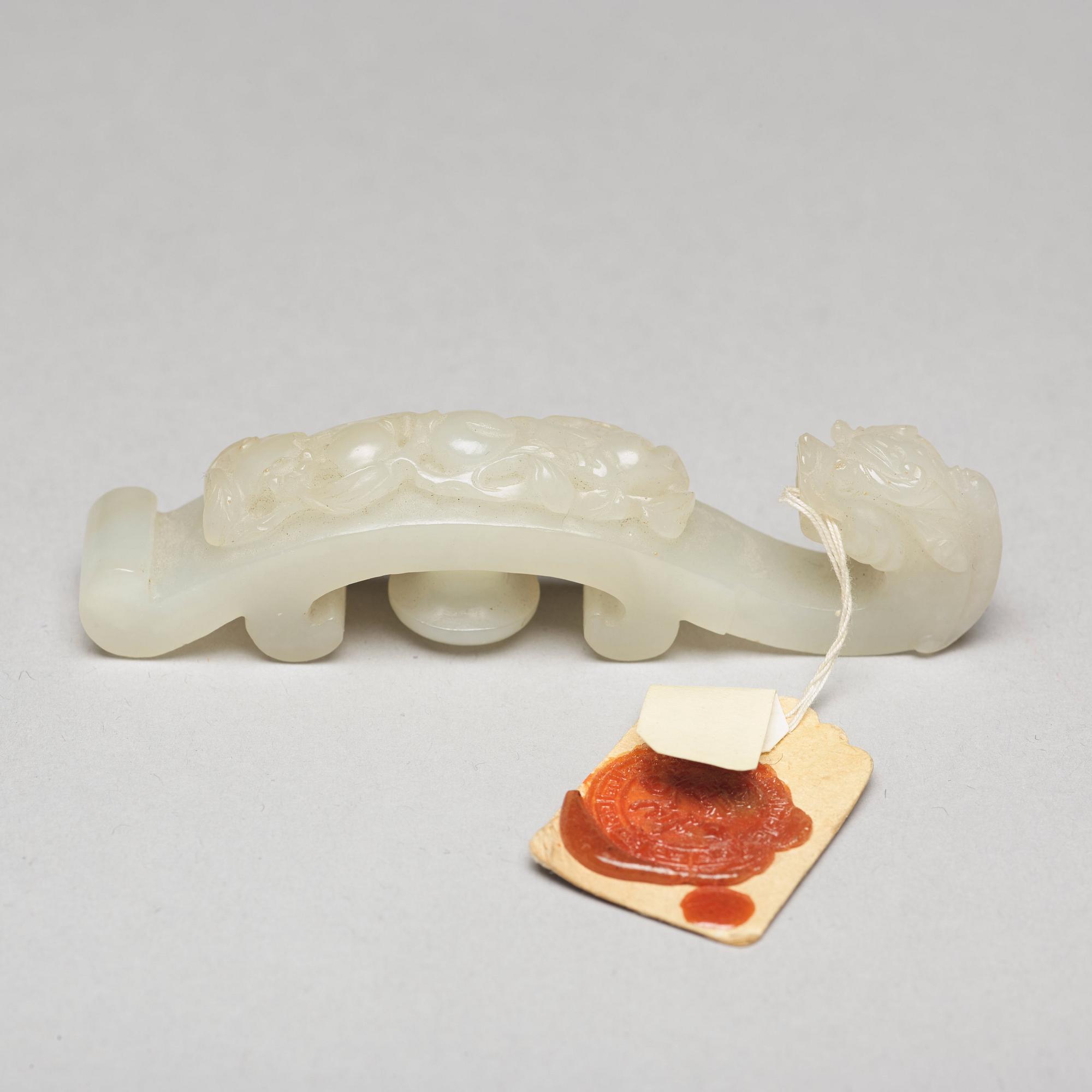 OBJEKT, fyra stycken, nefrit. Qingdynastin eller äldre.