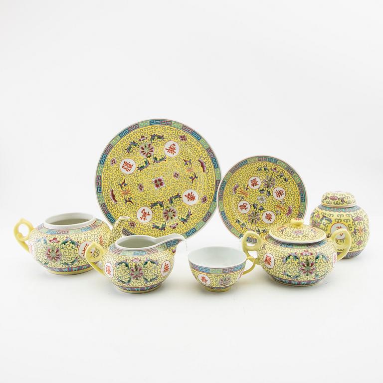 Tea service, 12 pieces, modern, manufactured in China, porcelain.