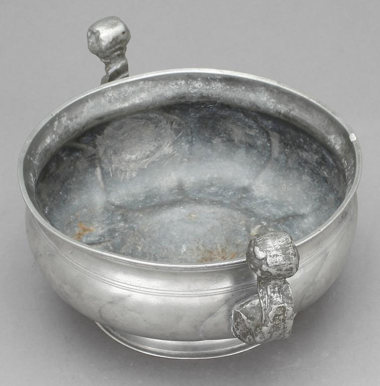 KALLSKÅL, tenn, 1700-tal.
