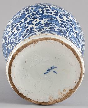 URNA med LOCK, fajan. Delft, 1700-tal.