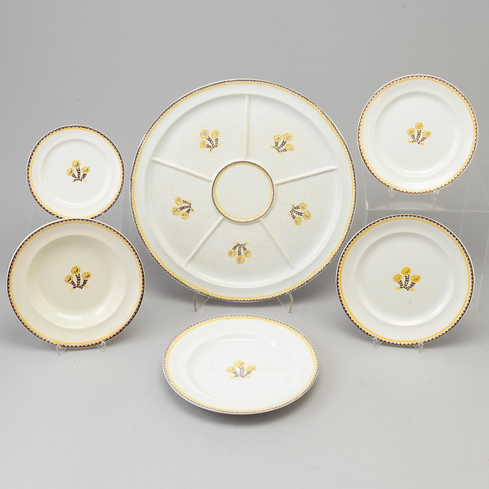 WILHELM KÅGE, servis, 87 delar, flitgods, "Tussilago", Gustavsberg, cirka 1930-tal.