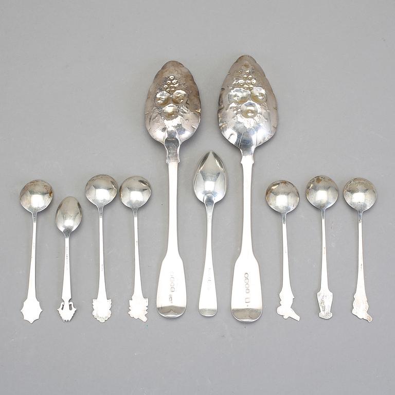 PARTI SILVER, 24 delar. Silver.  Bl a James & William Marshall, Edinburgh 1860. Tot ca 420 g.