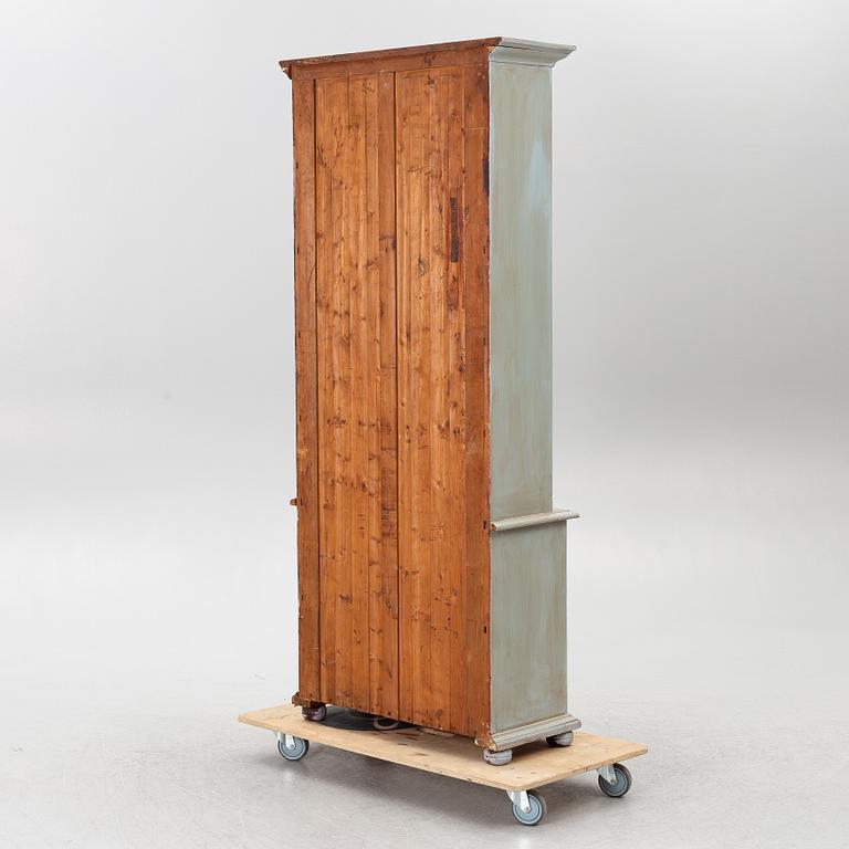 Vitrinskåp, 1900-talets början.