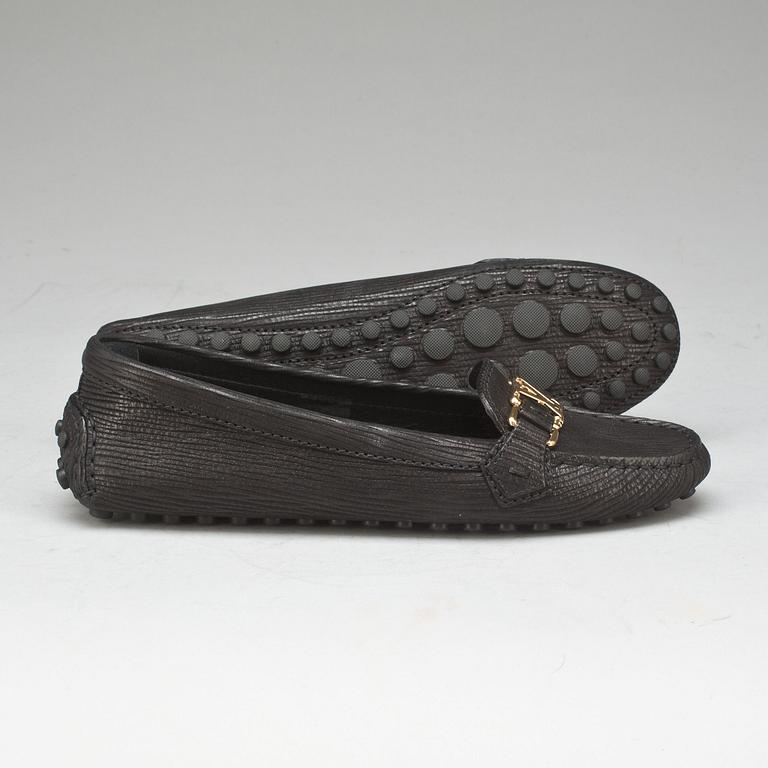 SKOR, Louis Vuitton, mockasiner.