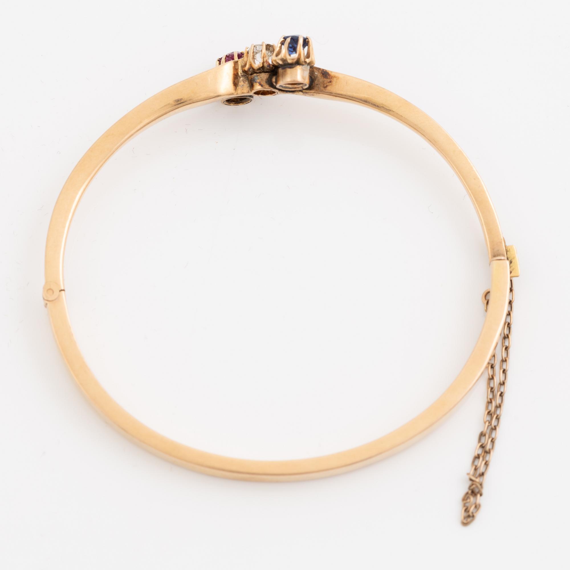 Armring 14K guld med gammalslipad diamant, safir och rubin.