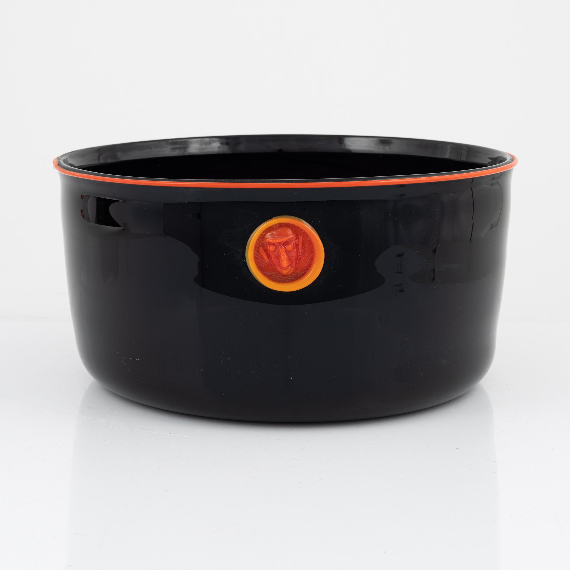 Erik Höglund, a glass bowl, Studioglas, Strömbergshyttan, numbered 9/25 and dated 1988.