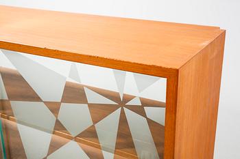 A 1950s shelving system,"Veggen de Luxe" by Torbjørn Afdal & Rolf Hesland for i.a. Ringerike Møbel- og Trevarefabrikk.