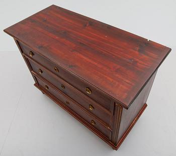 BYRÅ, gustaviansk stil, 1900-talets första hälft.