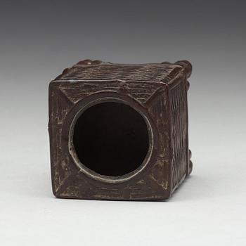 A Japanese bronze censer with cover, Meiji period (1868-1912).
