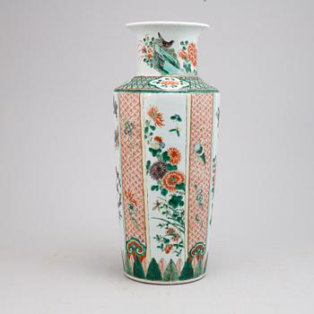 A Chinese Kangxi style porcelain vase, Qing dynasty, 19th century.