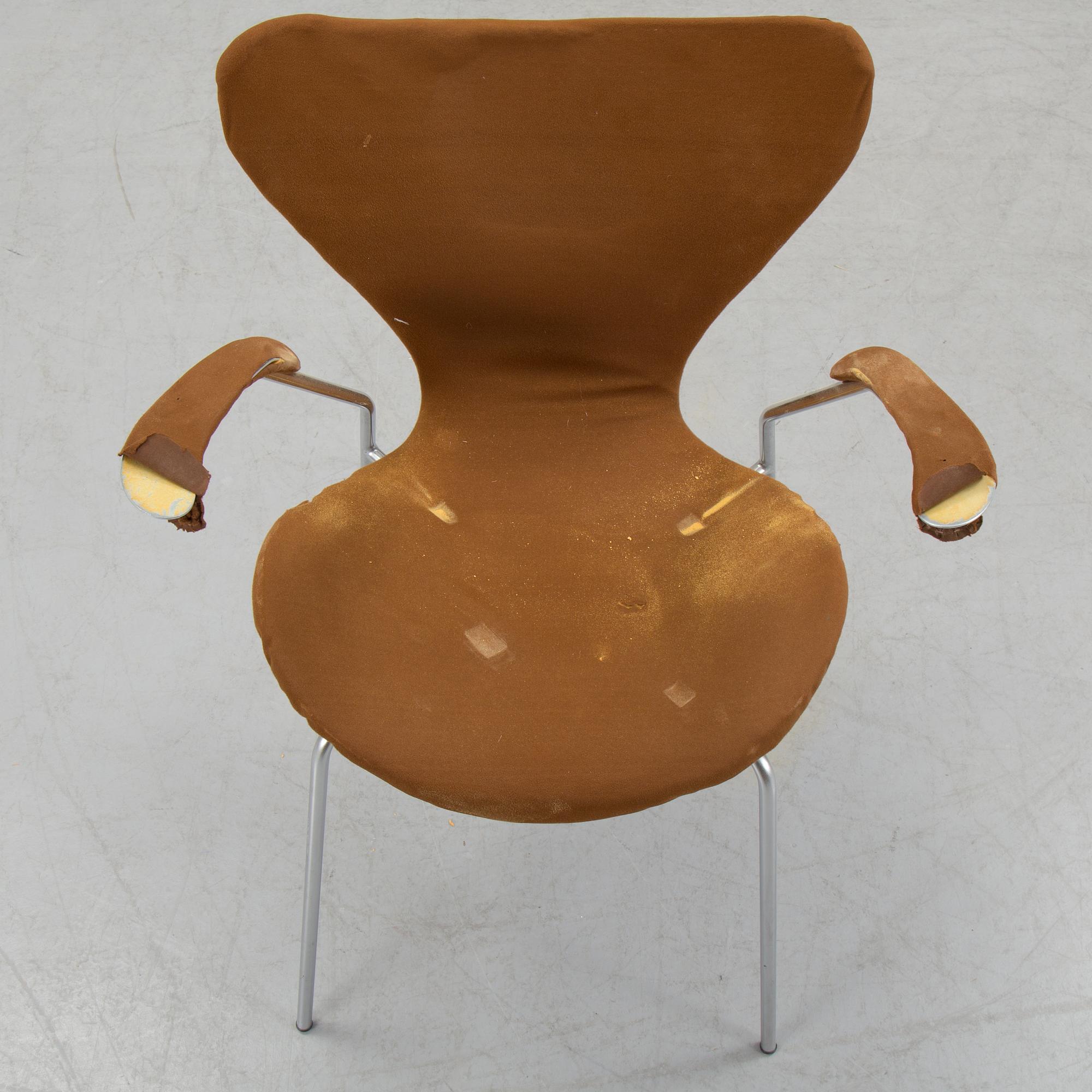 ARNE JACOBSEN, karmstolar, 4 st, "Sjuan" för Fritz Hansen, Danmark, 1971.