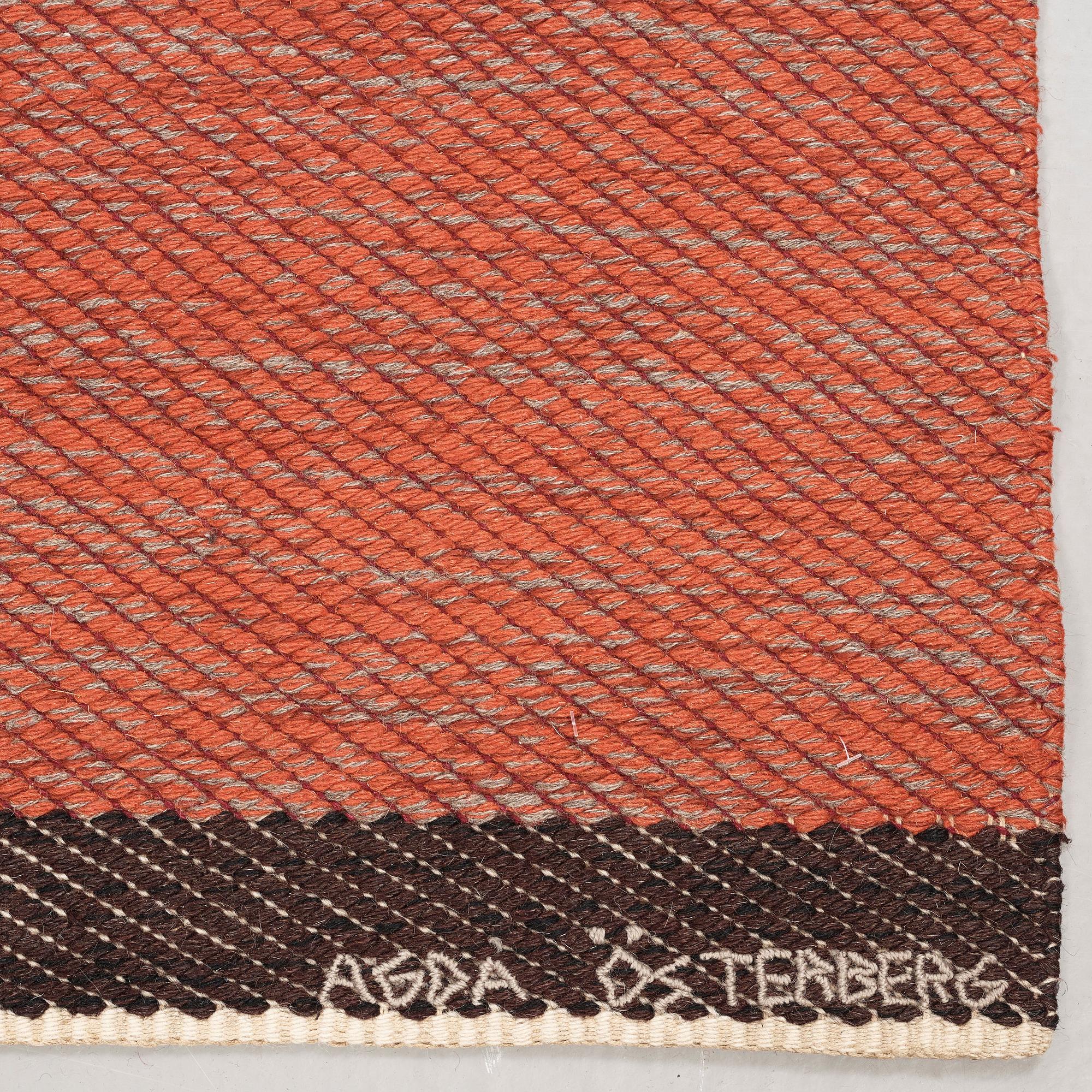 MATTA. Inslagsförstärkt kypert. 295,5 x 231 cm. Signerad AGDA ÖSTERBERG.