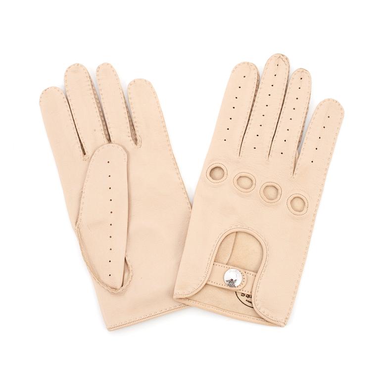 HERMÈS, a pair of beige lambskin leather gloves.