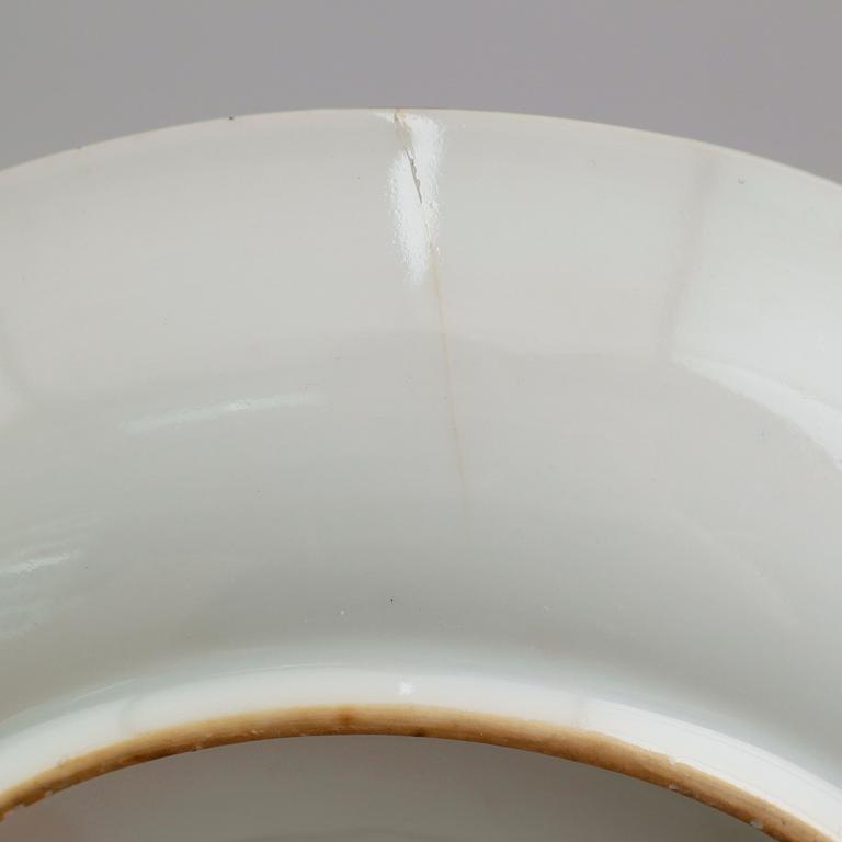 KOPP MED FAT, porslin, Kina, sent 1700-tal.