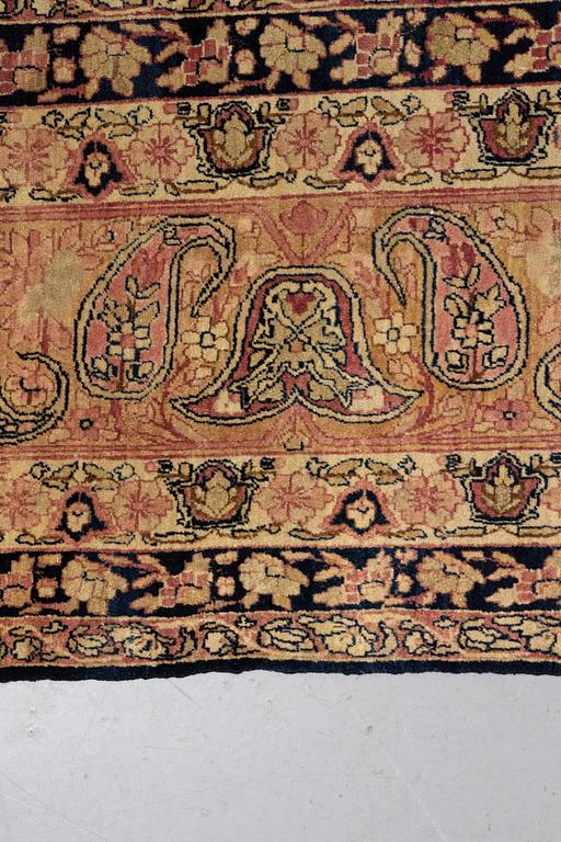 A carpet, semi-antique Kerman Laver, ca 524 x 344 cm.