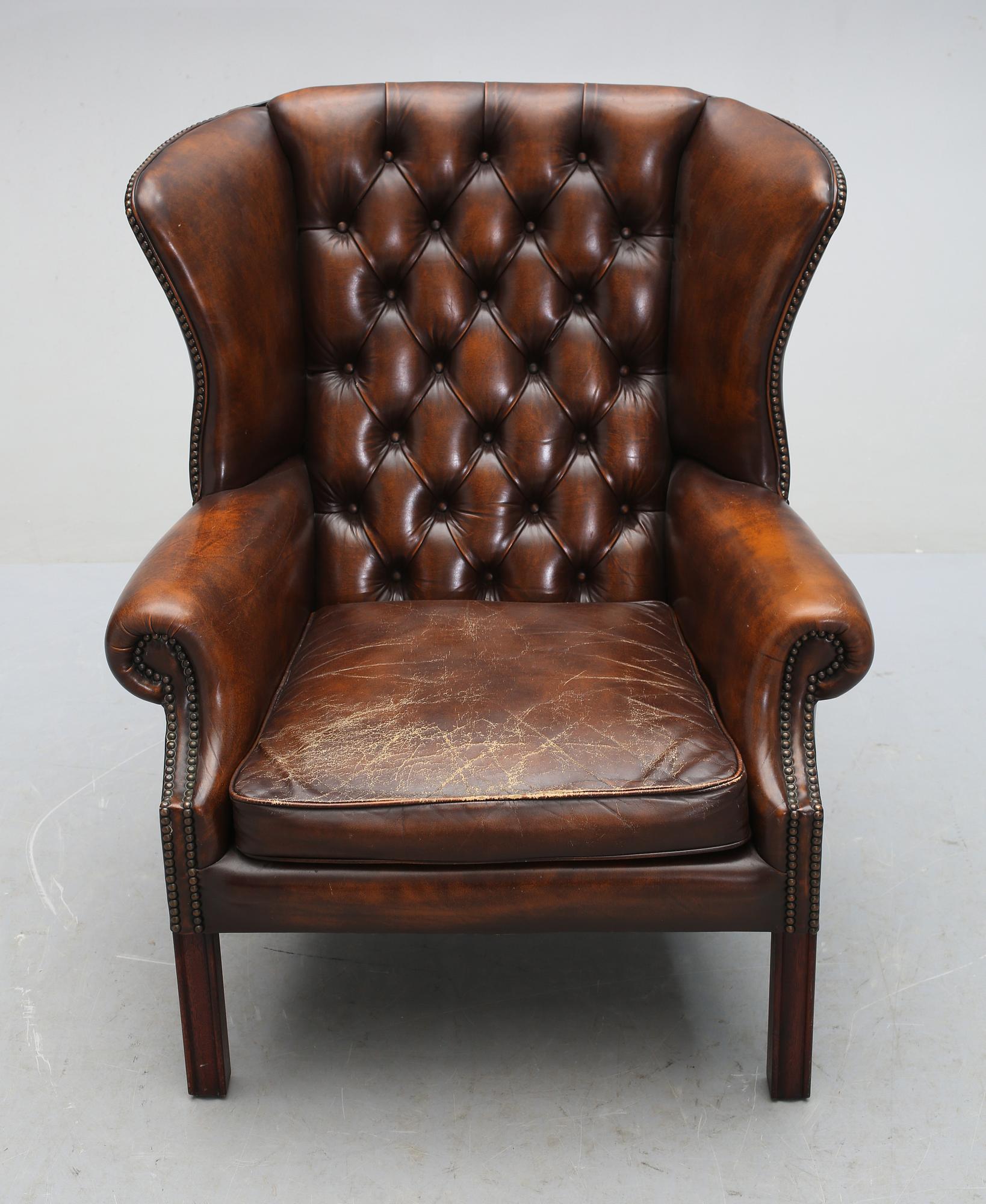 FÅTÖLJ, Chesterfield-modell, 1900-talets andra hälft.