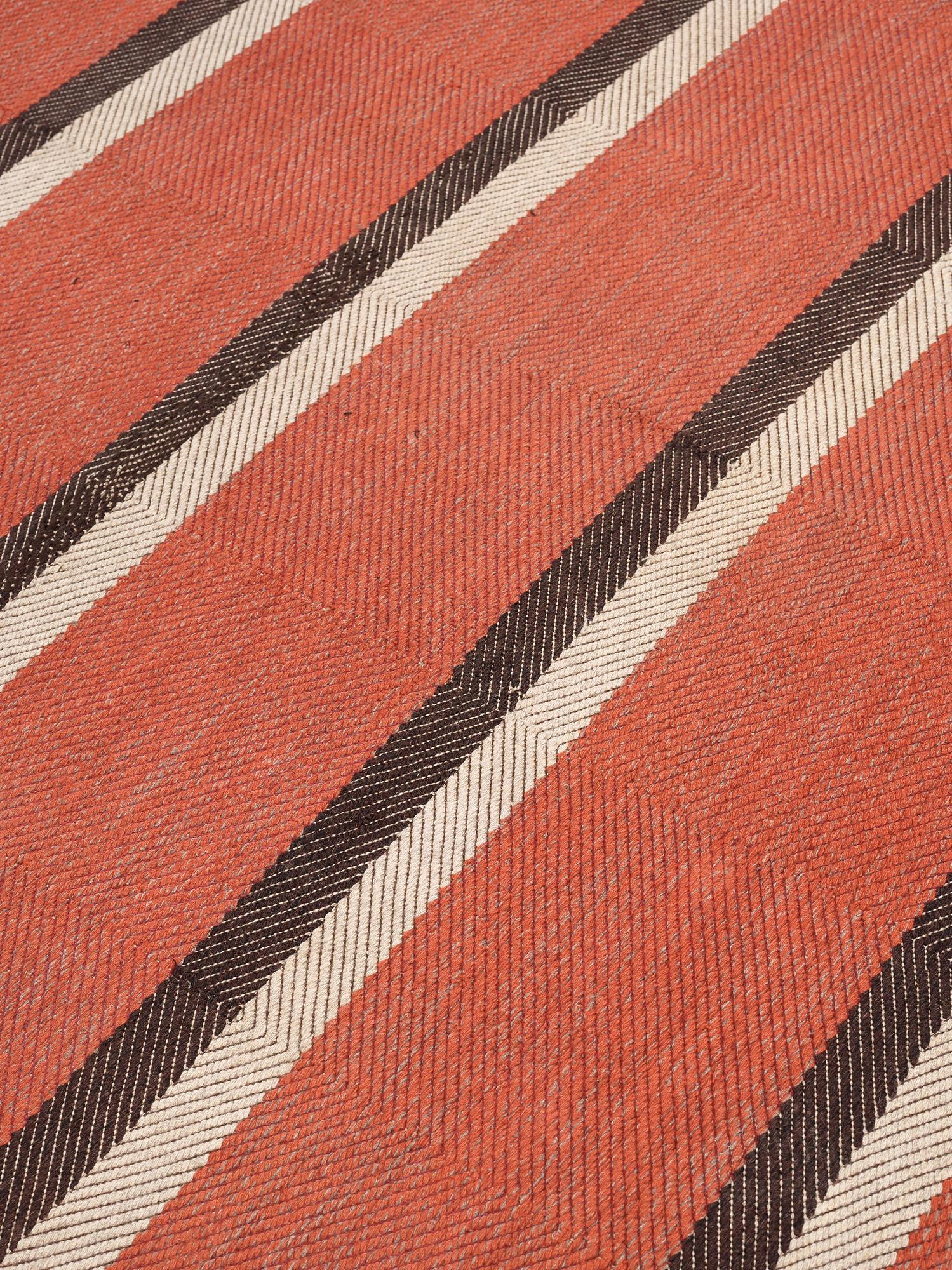 MATTA. Inslagsförstärkt kypert. 295,5 x 231 cm. Signerad AGDA ÖSTERBERG.