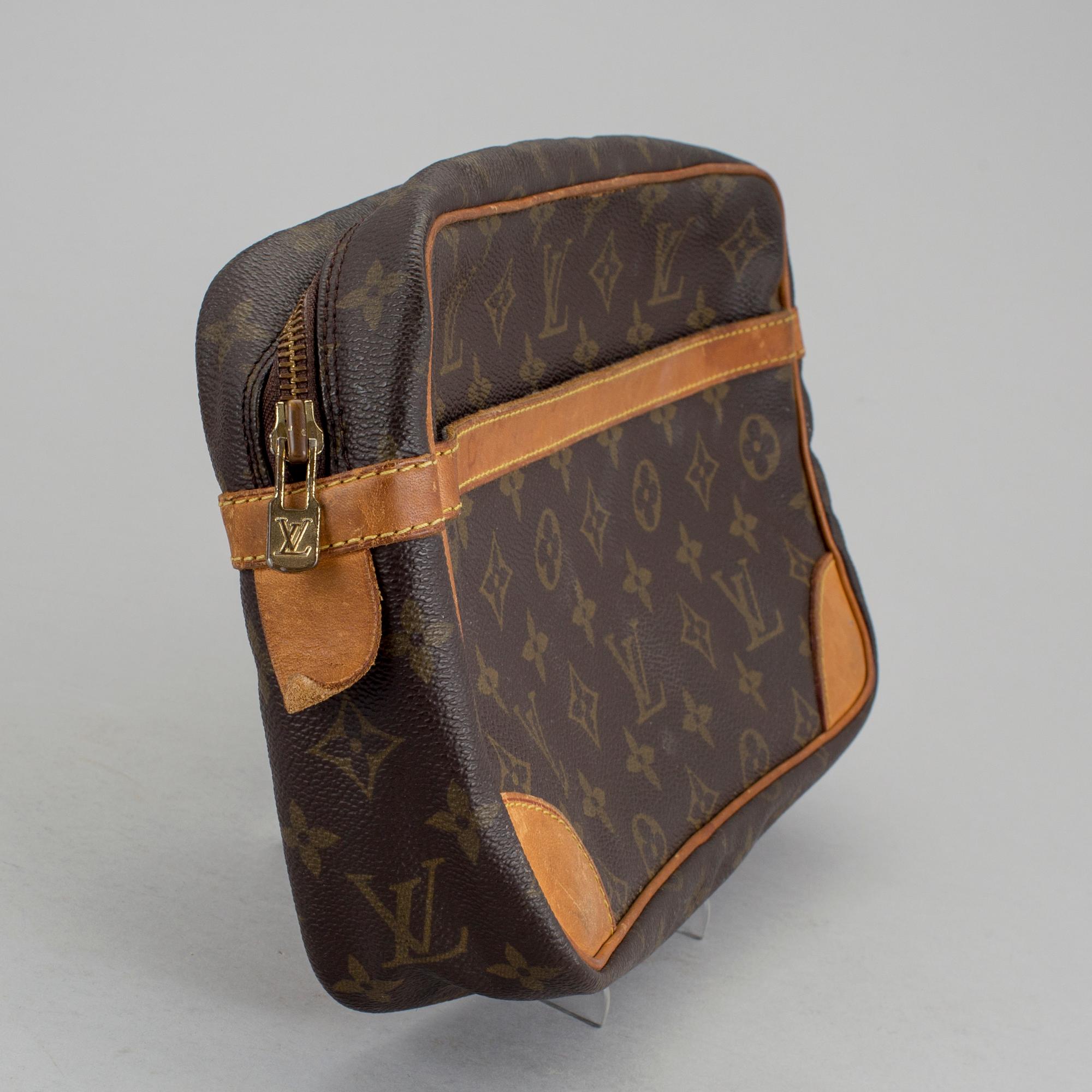 NECESSÄR, Louis Vuitton.