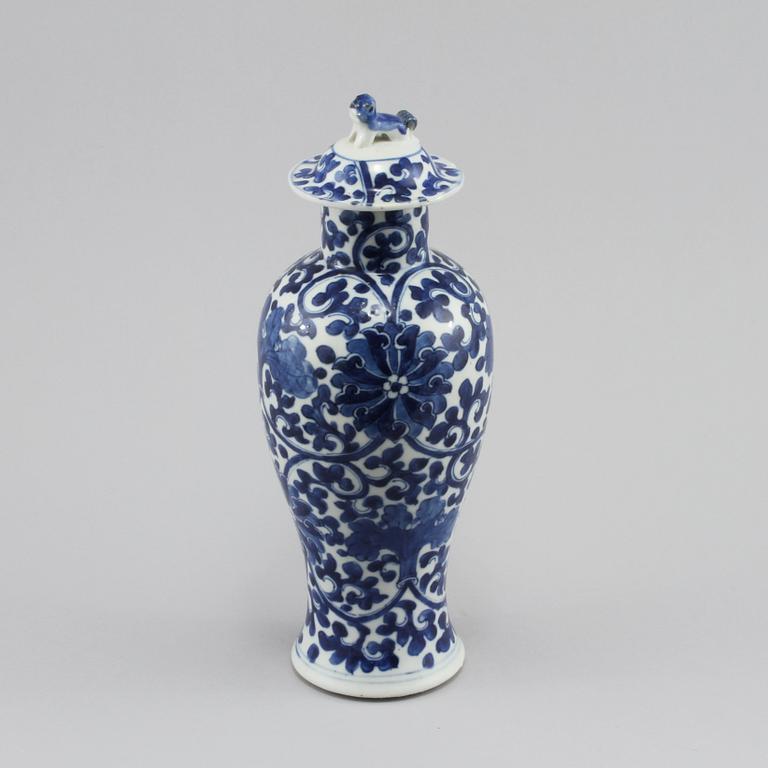 LOCKURNA, porslin, Kina, troligen 1800-tal.