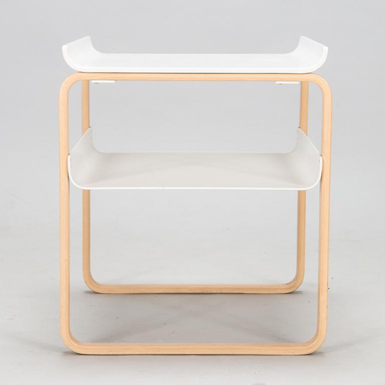 Alvar Aalto, sidobord, modell 915, Artek, 2009.