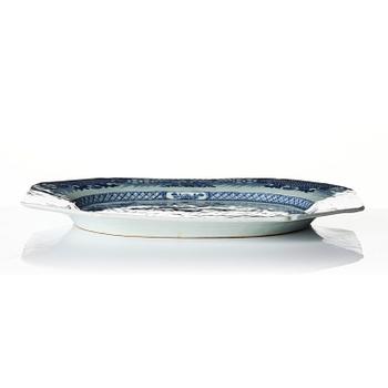 A pair of chargers, porcelain Qianlong 1736-95.