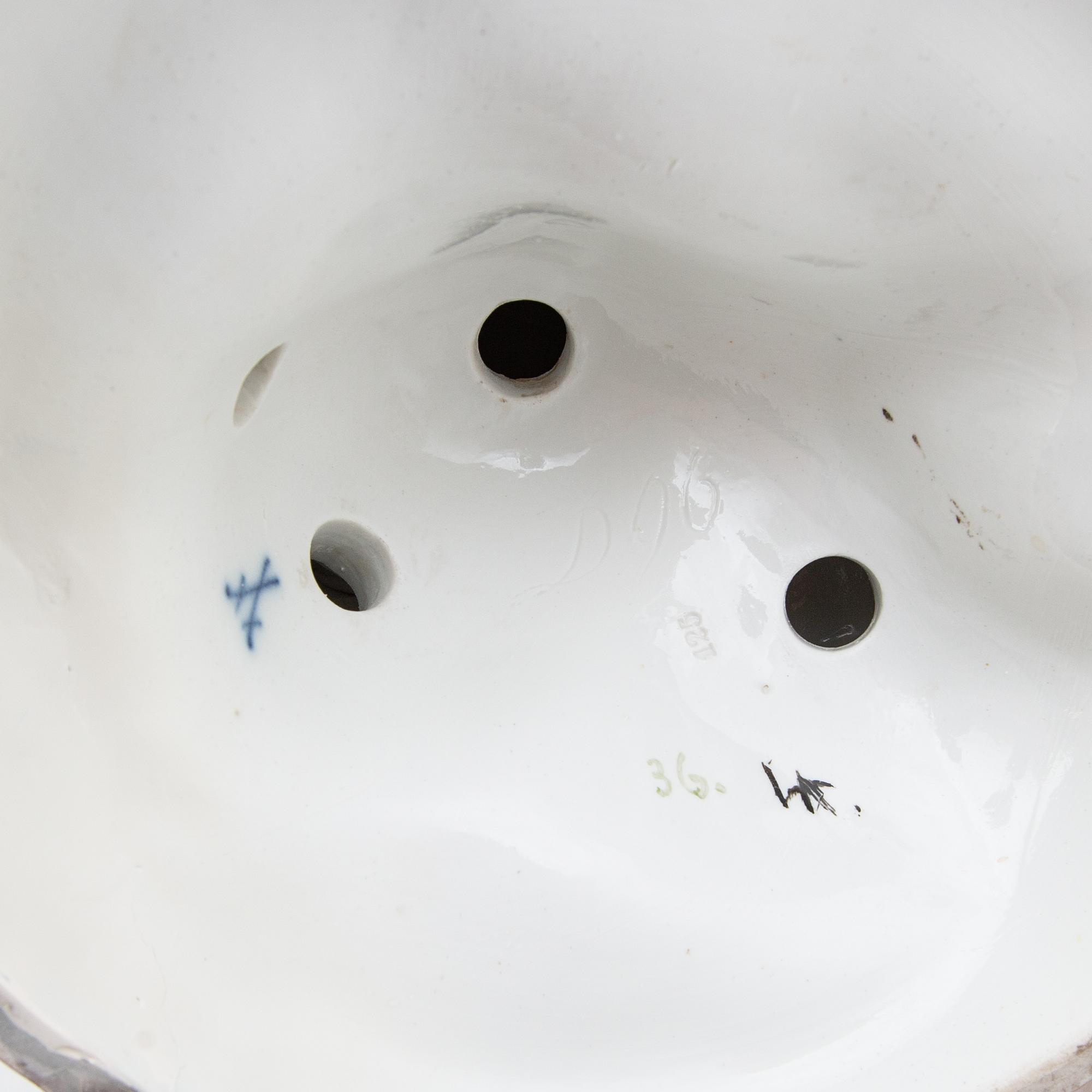 Michel Victor Acier, efter, figurgrupp, Meissen  1800-tal porslin.