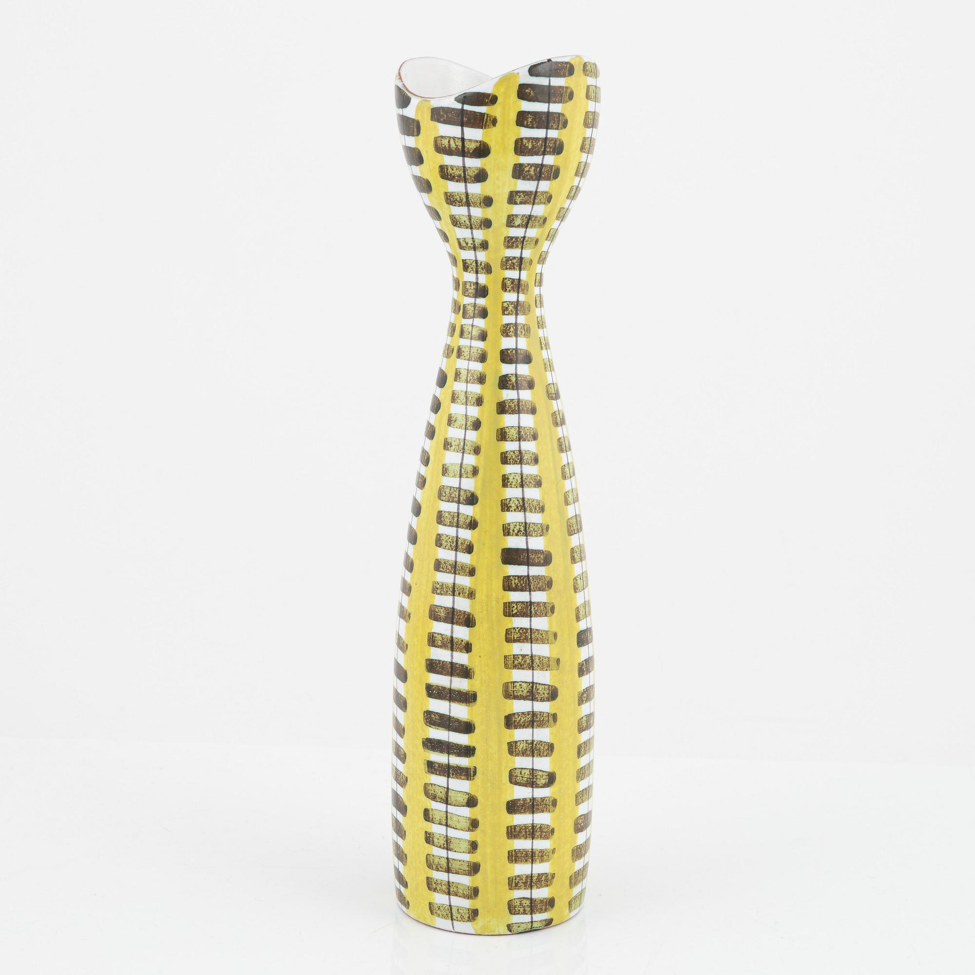 Stig Lindberg, vas, stengods, Gustavsberg och vas samt fat, fajans, Gustavsbergs studio.