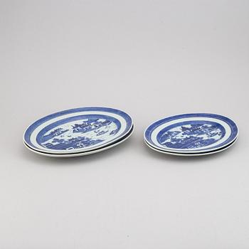 Four blue and white serving dishes, Qing dynasty, 19th century.